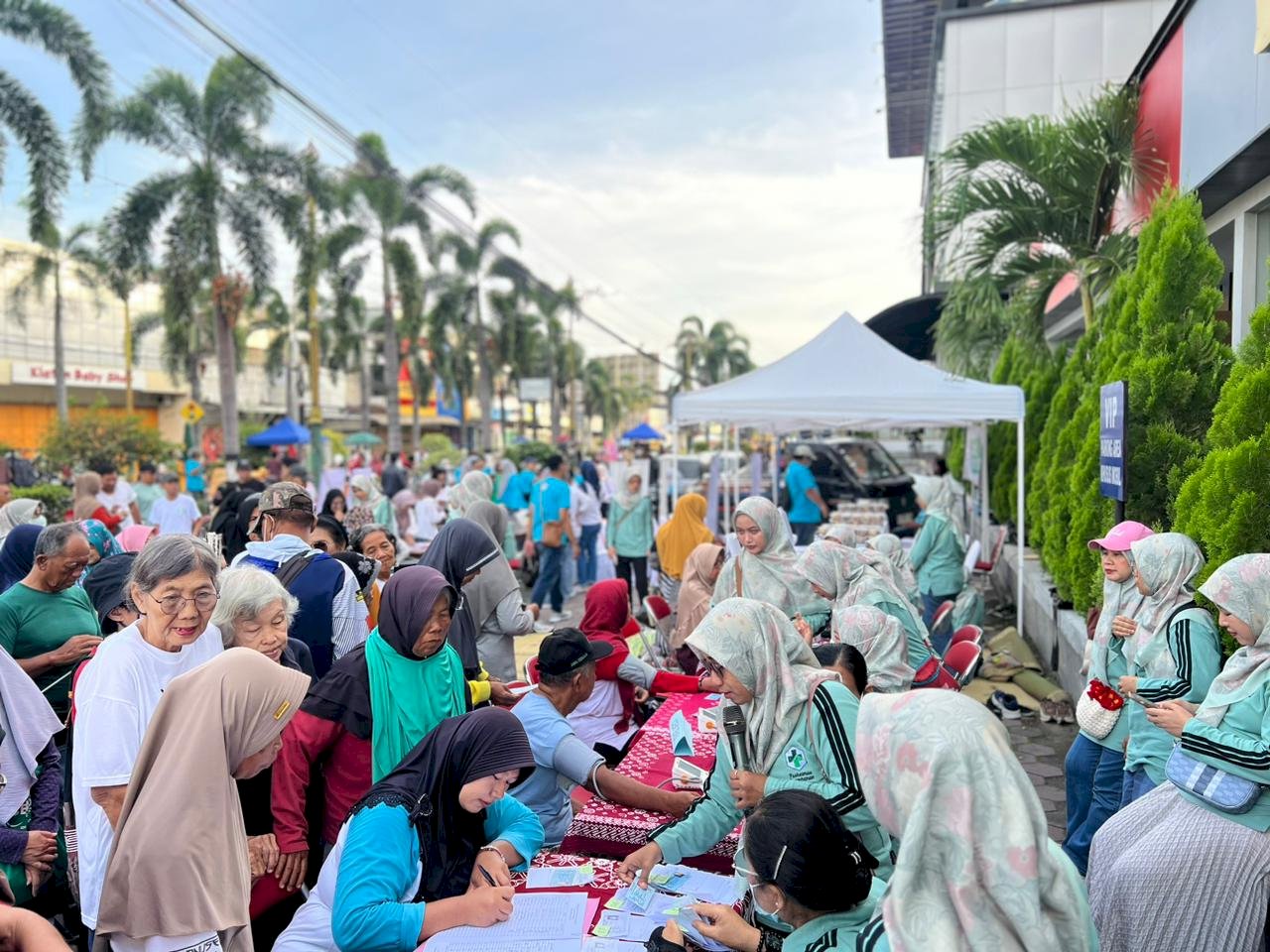 Antusias Pengunjung Car Free Day Puskesmas Prambanan bersama IDI Klaten & RSUP Soeradji Tritonegoro 