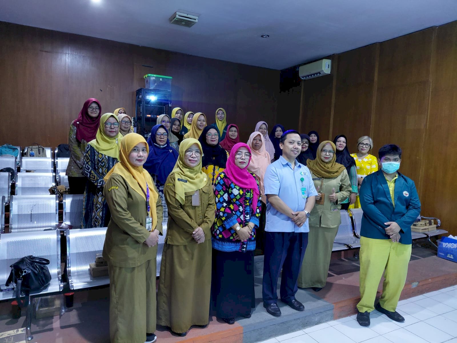 Pelatihan Pembuatan Minyak Roll On dan Lilin Aroma Terapi